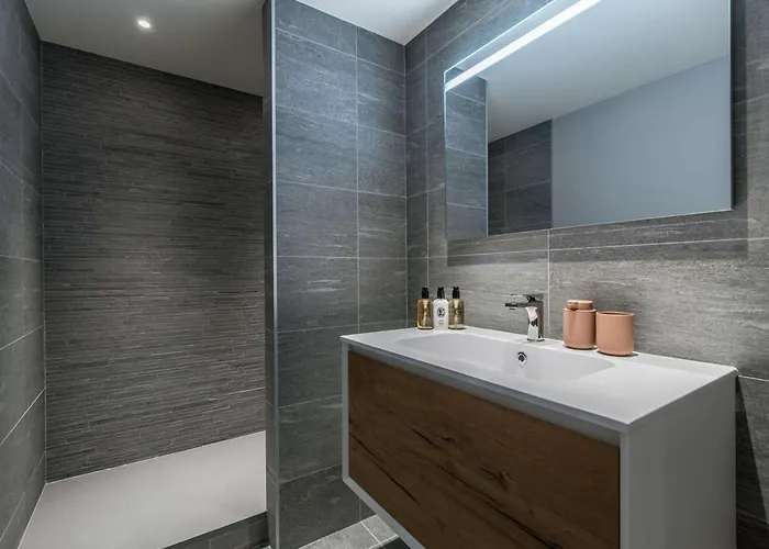 Chaleureux 4 Pers, Centre, A 2 Pas Des Pistes, Parking, Inclus - Fr-1-631-204 *